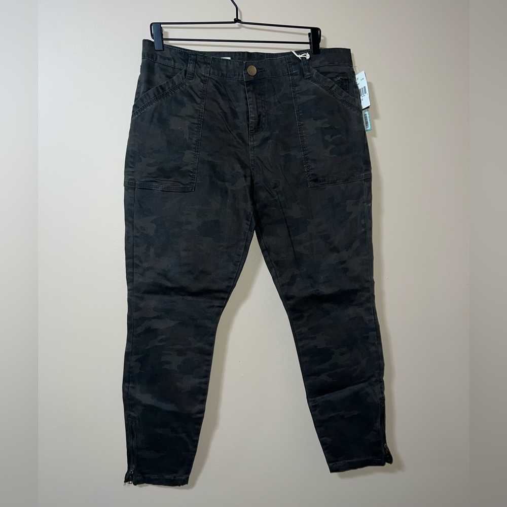Kut from the Kloth Theresa Zipper Detail Printed Cargo Skinny Pant Size 12 Camo
